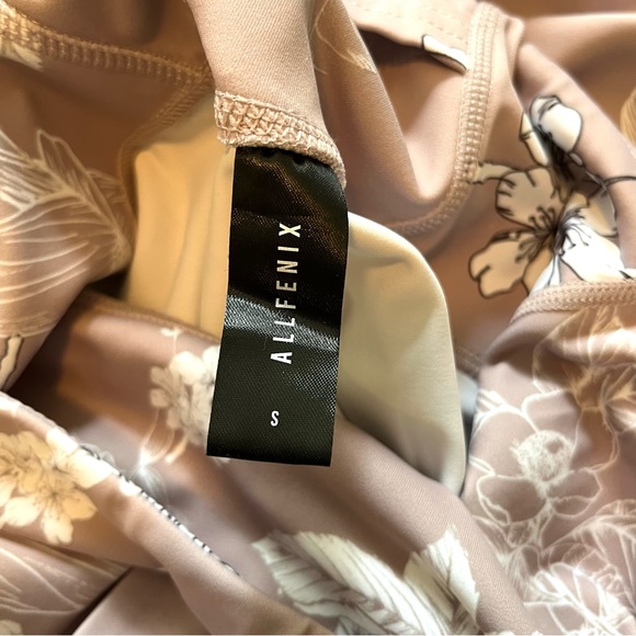 NWOT athletic top and leggings - Picture 13 of 16